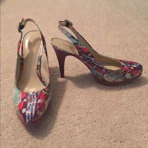 Never worn Nine West pumps!