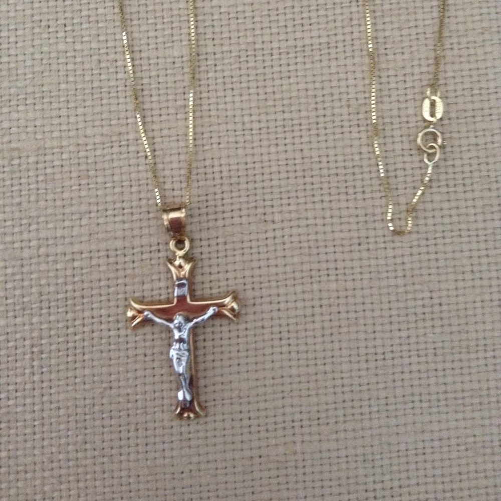 10K Gold with cross pendant necklace