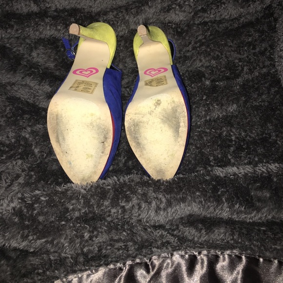 Shoes - Picture 2 of 4