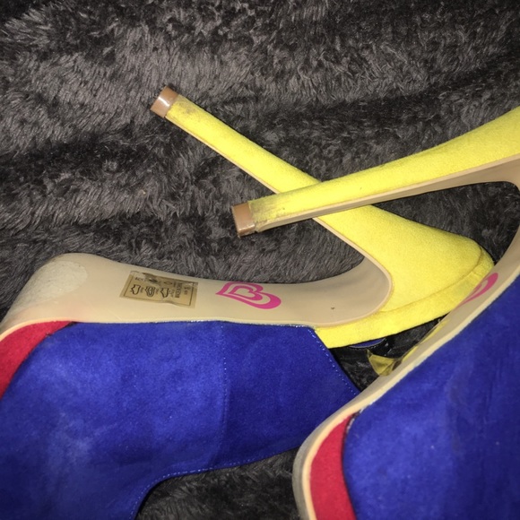 Shoes - Picture 4 of 4