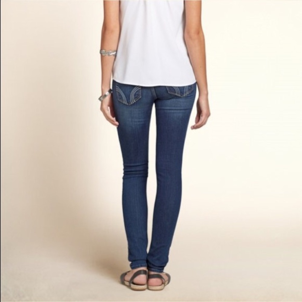 Hollister skinny jeans • medium wash
