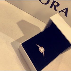 Pandora ring