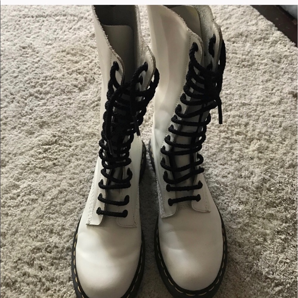 Docs size 7 matte white