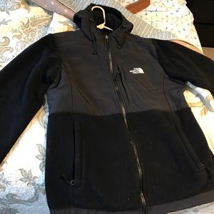 Great classic north face hooded Denali super warm