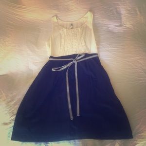 Cute summer dress with pockets.