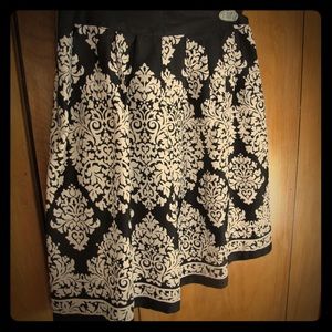 Elegant black and white pattern skirt