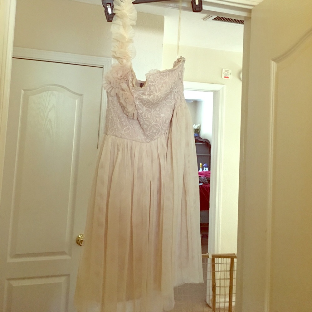 One shoulder dress