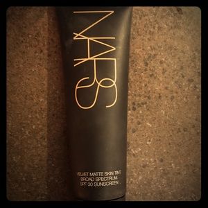 NARS Velvet Matte Skin Tint SPF 30