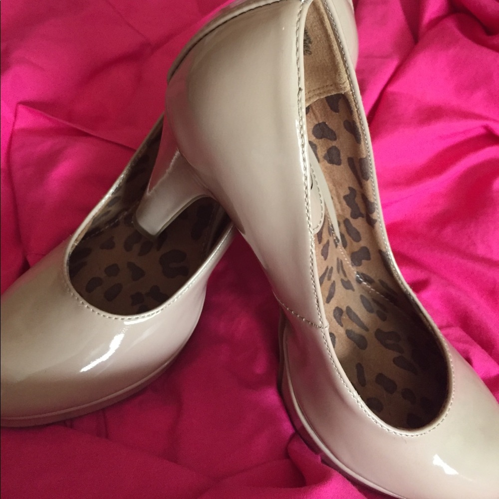 Beige heels