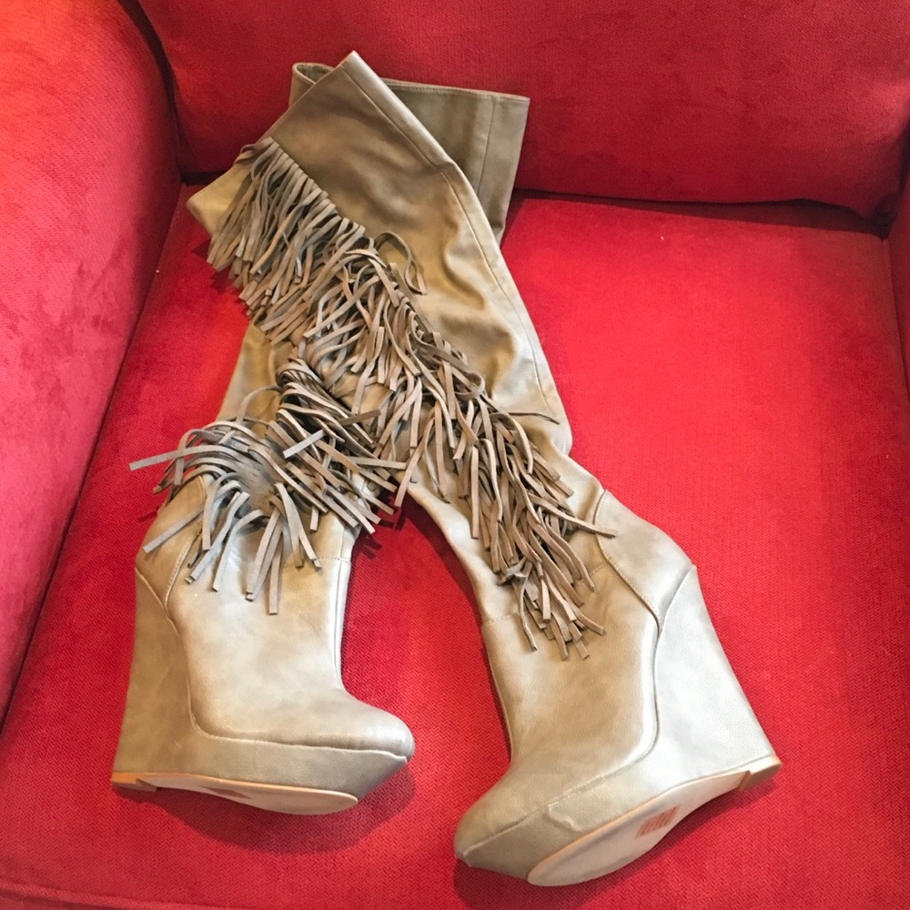 Taupe colored boots from VS, worn once