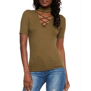 Keyhole tshirt with choker and crisscross 3 colors