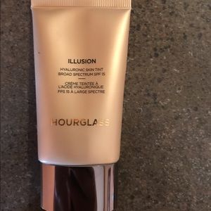 Hourglass Illusion Hyaluronic Skin Tint - Beige