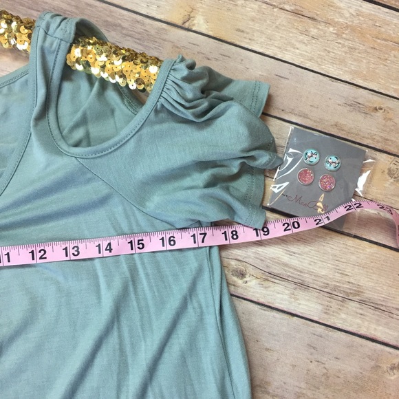 S-L Sage Cold shoulder Flowy top - Picture 6 of 6