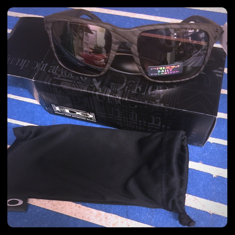 Bnwt wood grain Oakley sunglasses