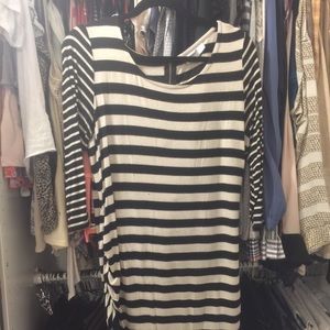 Jessica Simpson maternity top