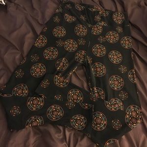 LuLaRoe Tall and Curvy Leggings