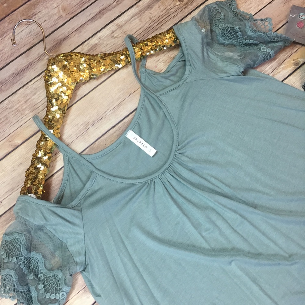 S-L Sage cold shoulder flirty sleeve top - Picture 4 of 5