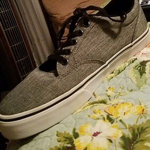 Meet your Posher, Levi