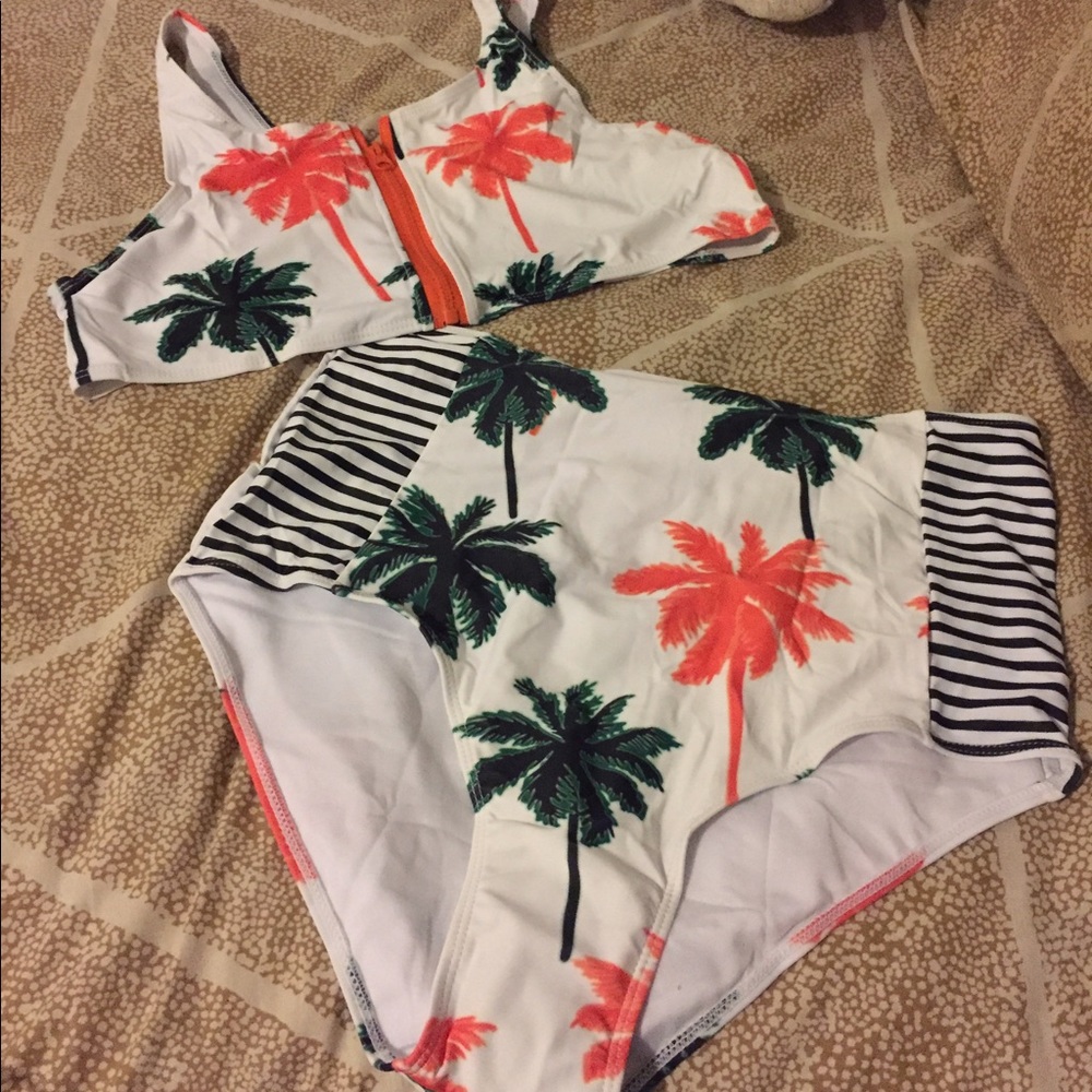 *BRAND NEW* cute high-waisted two piece bikini ❤️