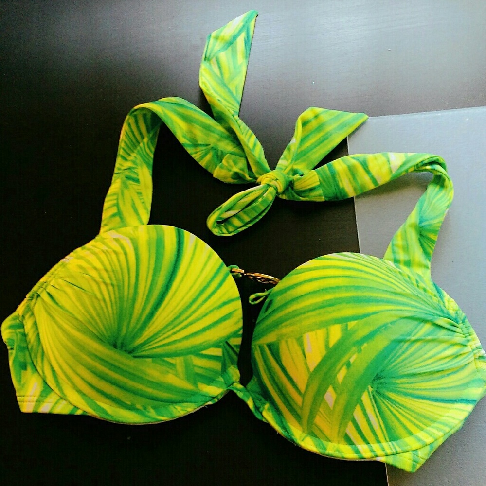Bombshell bikini top 32A NWOT