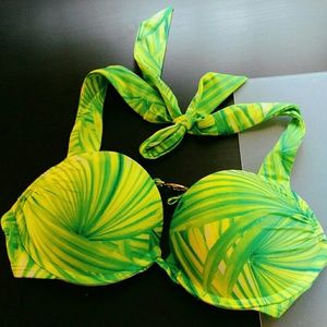 Bombshell bikini top 32A NWOT