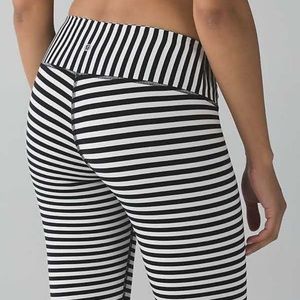 Lululemon 🍋 RARE! 🍋 Striped Wunder Under Crops!