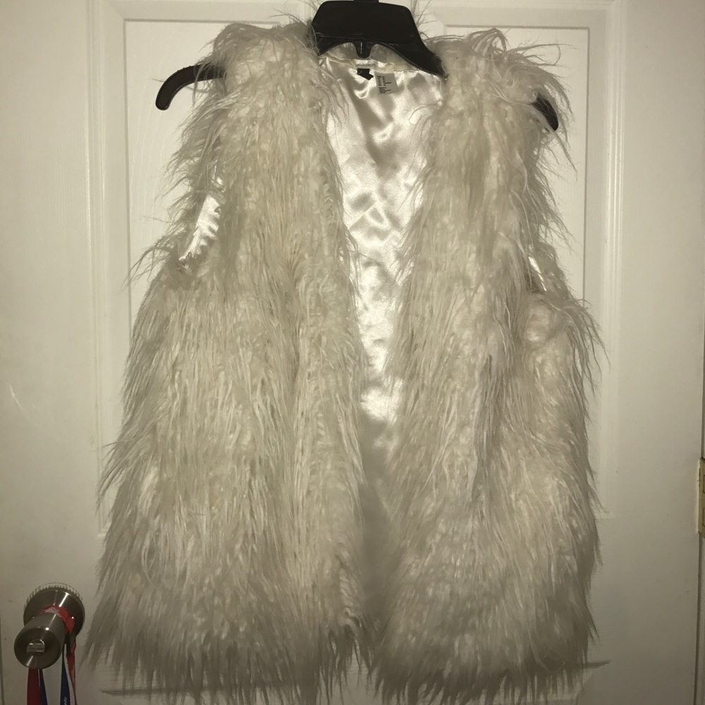 H & M white fur vest