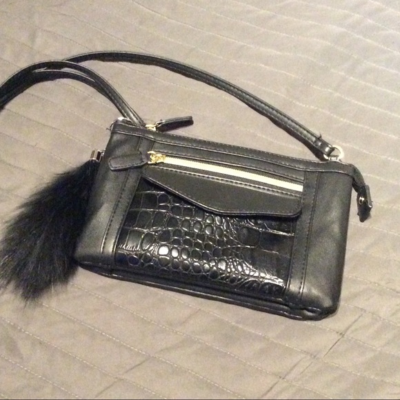 🍒BLACK PURSE MANY POCKETS WITH FUR TAIL BOHO CHIC - Picture 2 of 8