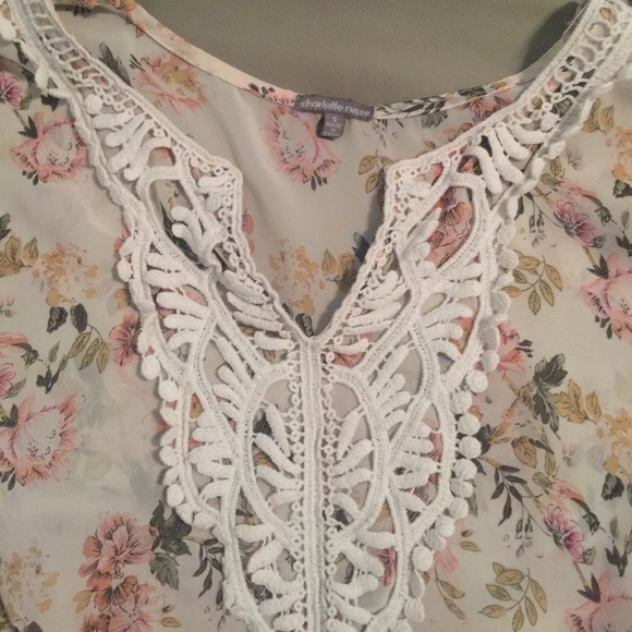 Beautiful Spring Blouse! - Picture 2 of 4