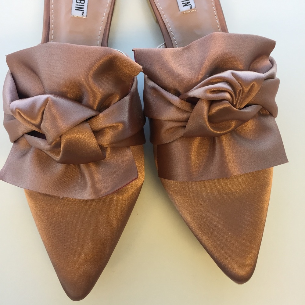 Blush Pointed Toe Slides - Picture 5 of 7