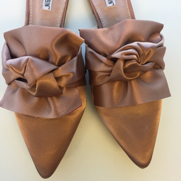 Blush Pointed Toe Slides - Picture 5 of 7