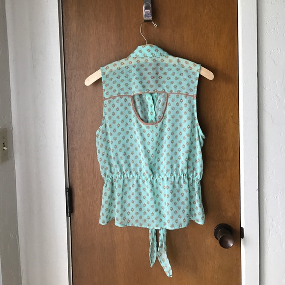 Mint Flower Button Up & Tie Blouse - Picture 2 of 5