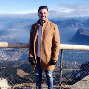 Meet your Posher, Haris