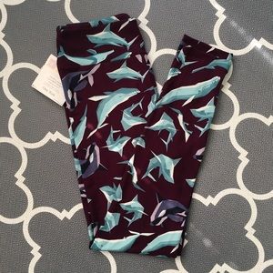 🦄 Lularoe whales, sea world, shark week leggings