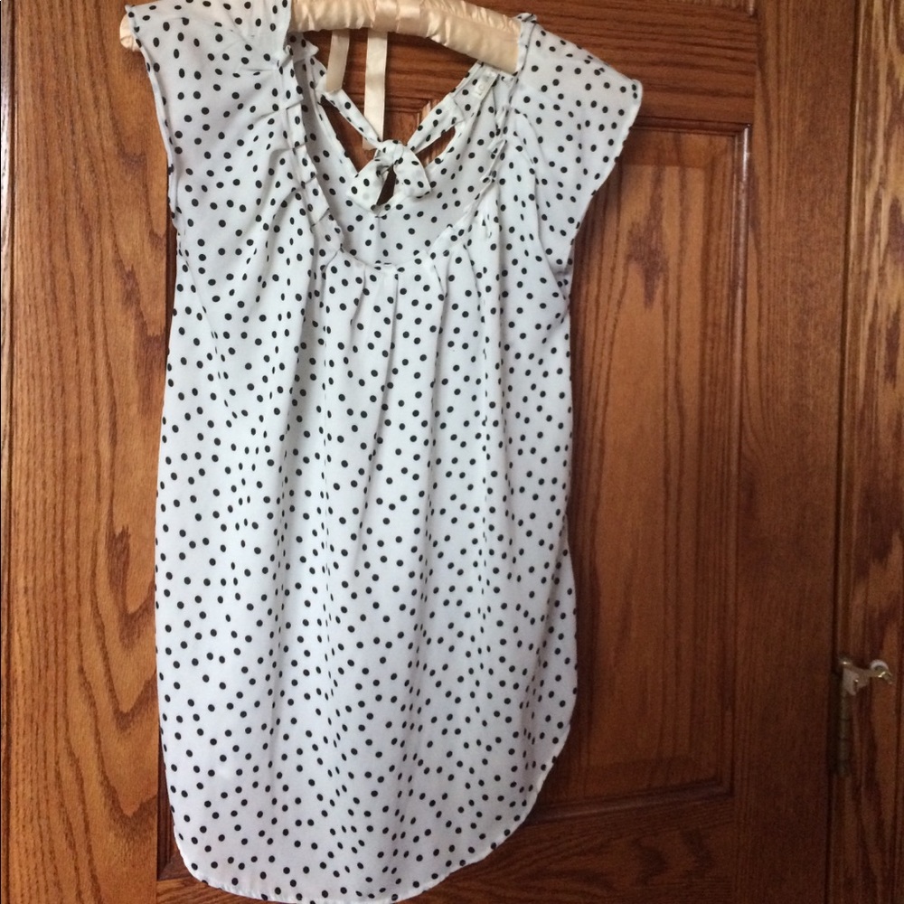 Lauren Conrad Short Sleeve polka dot top