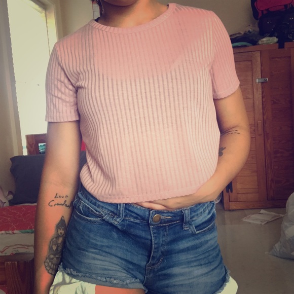 A pink cropped shirt from Forever 21, never worn - Picture 1 of 2