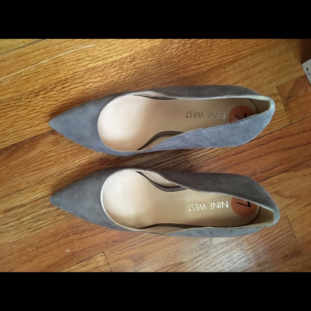 NWOT Nine West gray suede heels