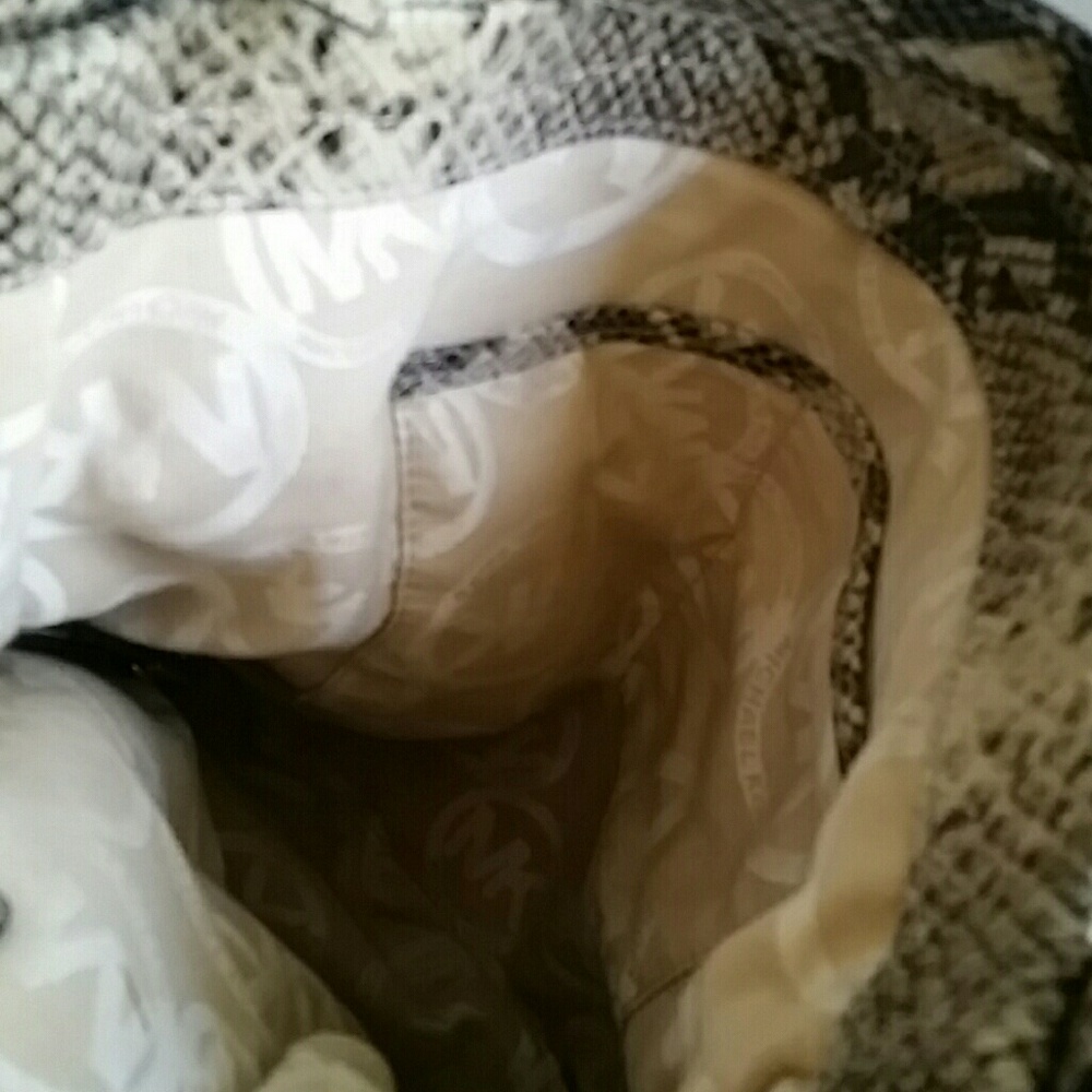Michael Kors Bag - Picture 3 of 8