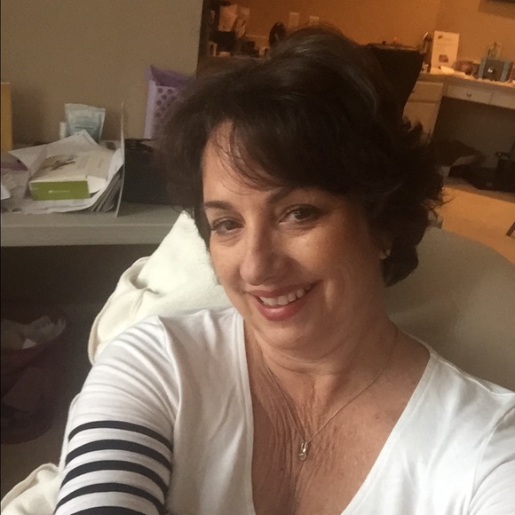 Meet your Posher, Liz - Picture 1 of 1