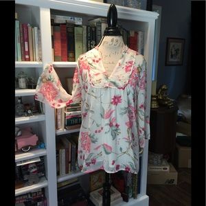 NWOT pretty floral Old Navy side medium blouse