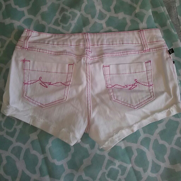 White short shorts - Picture 2 of 4