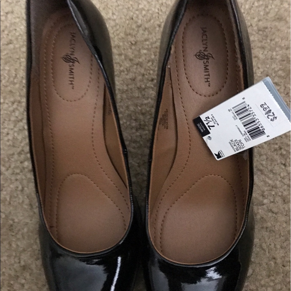 Jaclyn Smith pumps