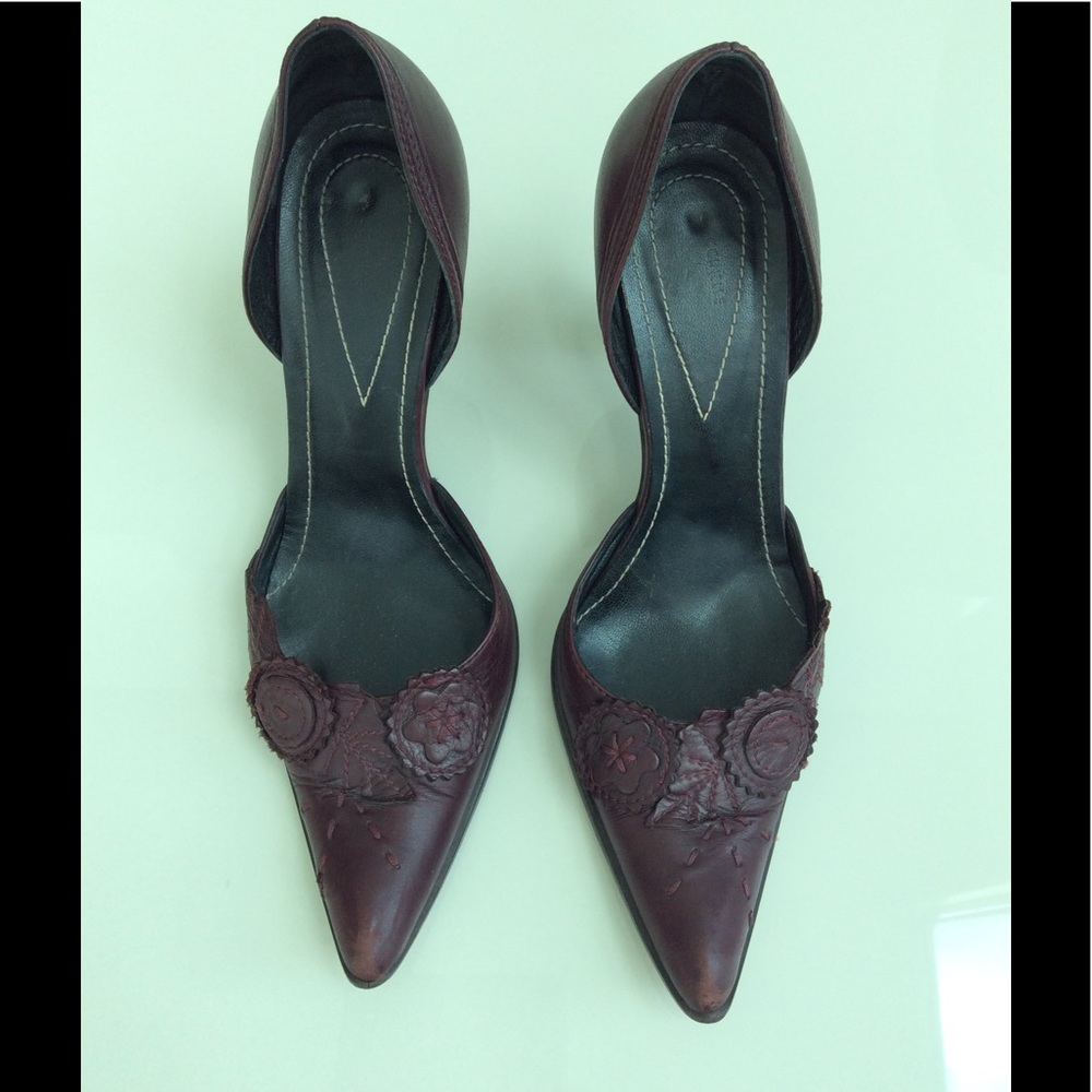 👠 Burgundy Coccinelle Pumps