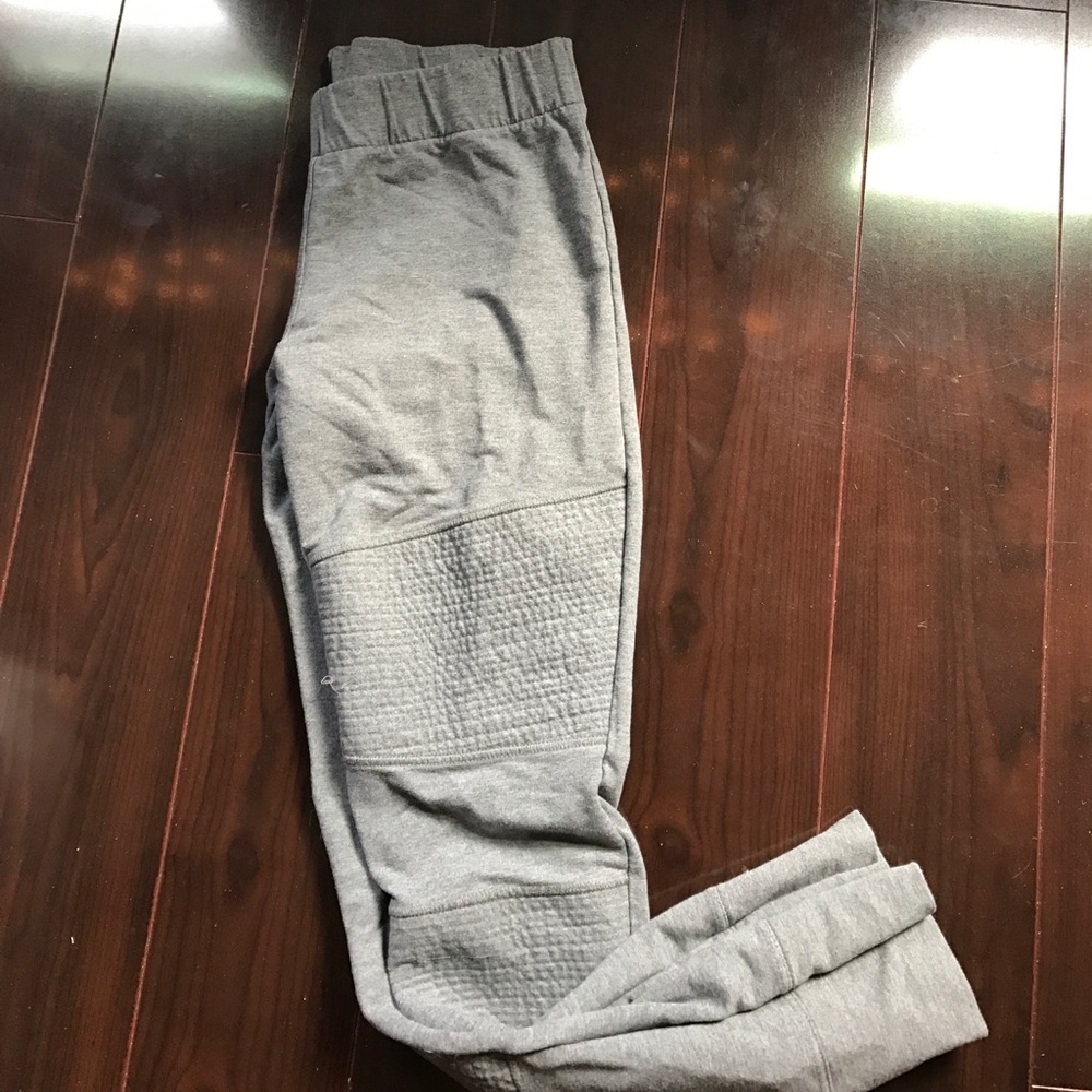 Quilted grey leggings