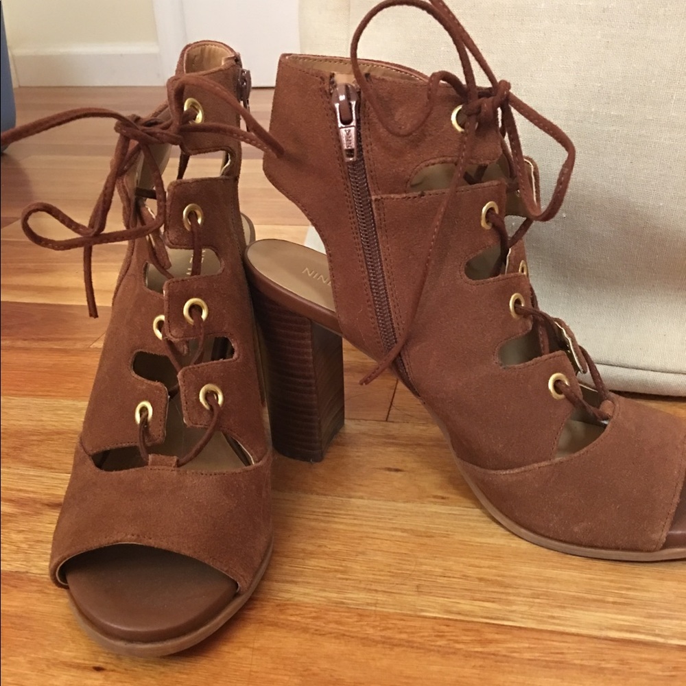 Open toe shoes