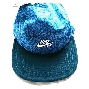 Nike sb 5 panel hat