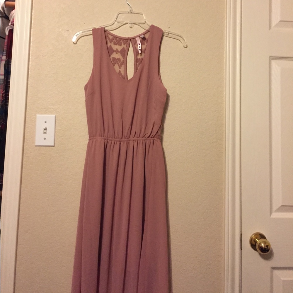 Mauve color maxi dress.