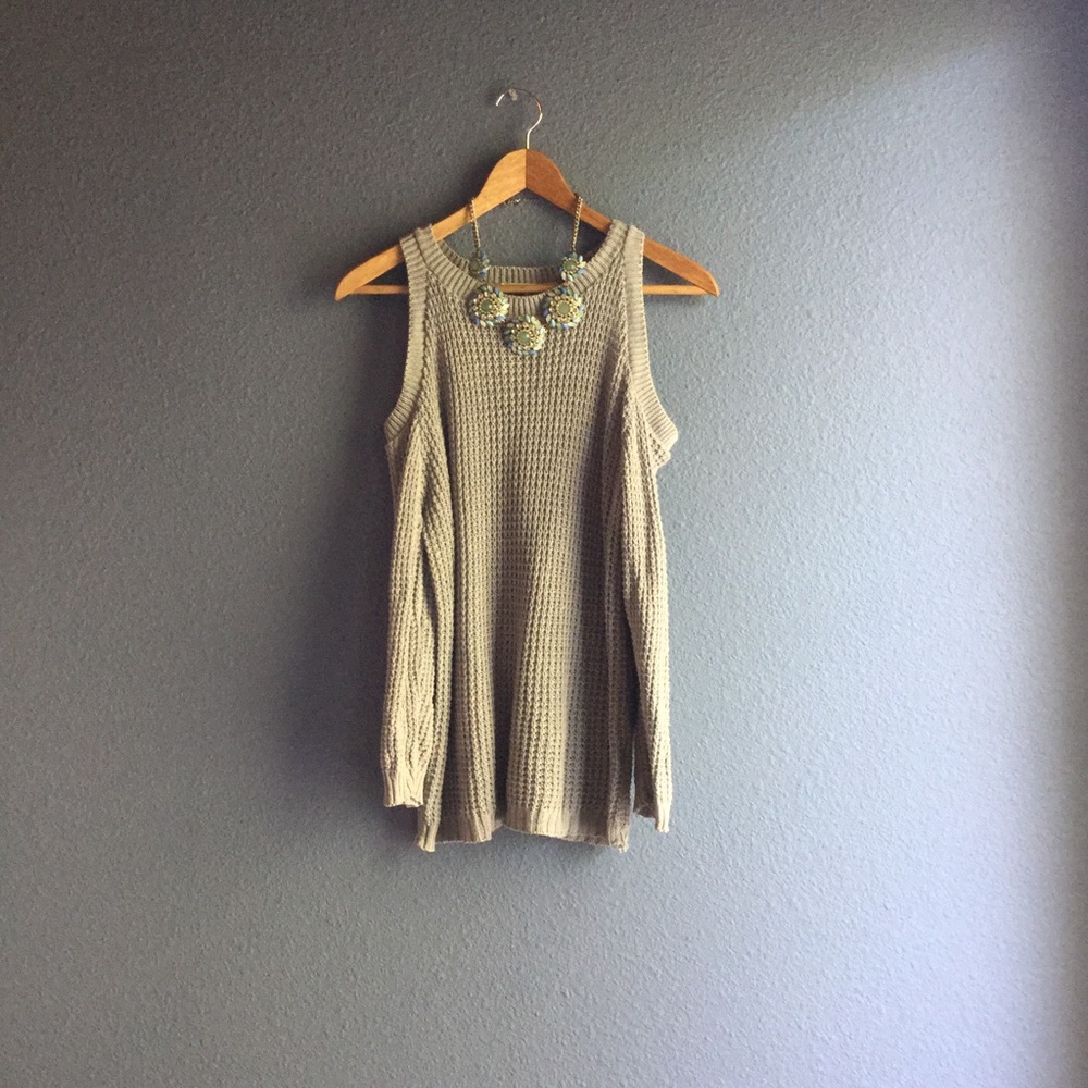 NEW🐩Cold Shoulder Sweater