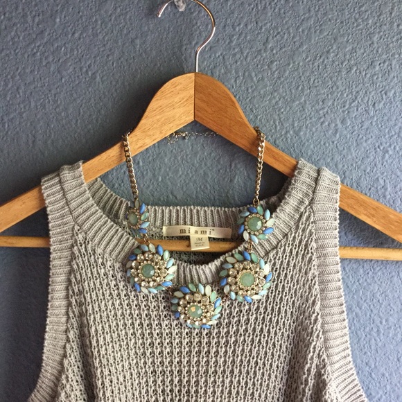 NEW🐩Cold Shoulder Sweater - Picture 2 of 5