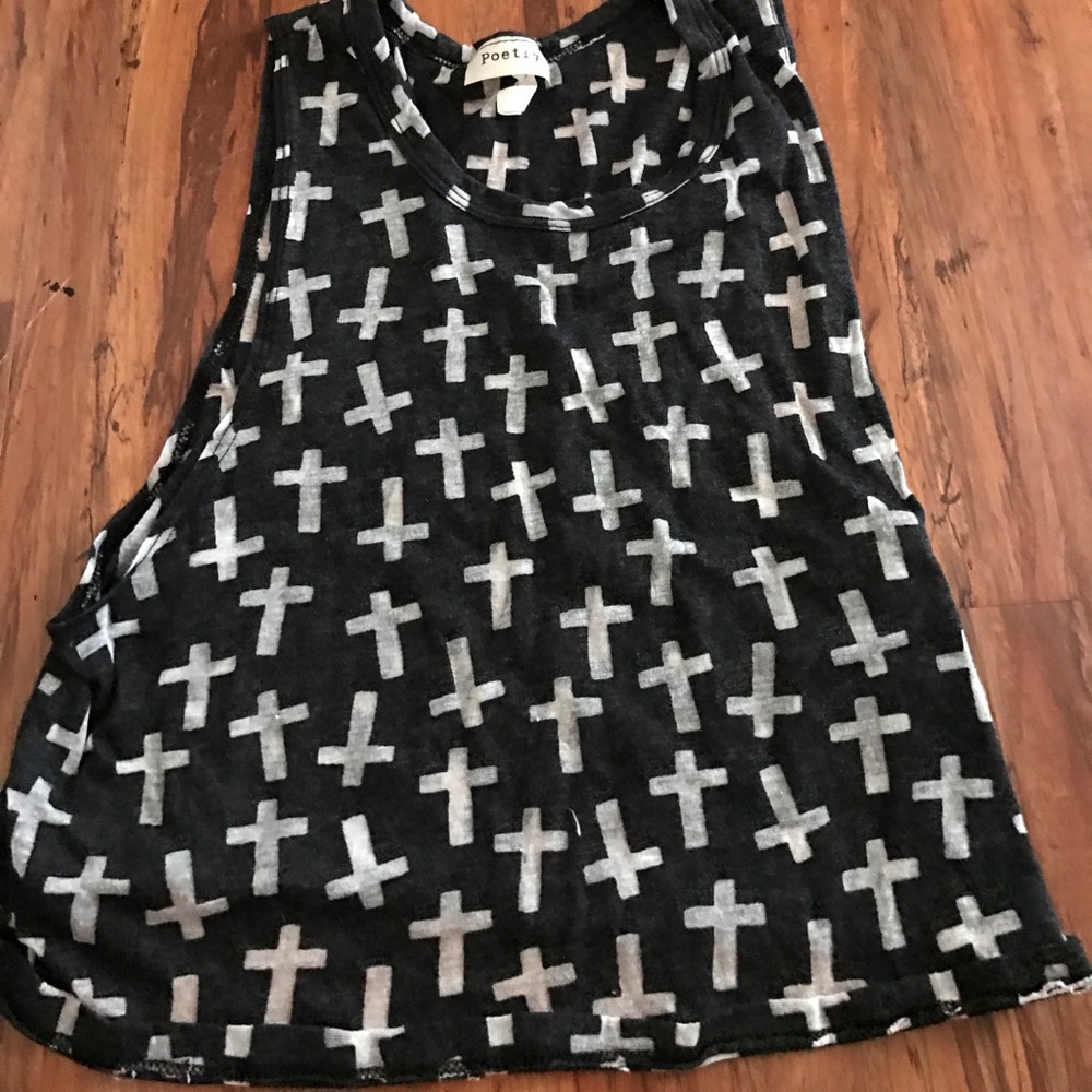 Cross patterned crop top